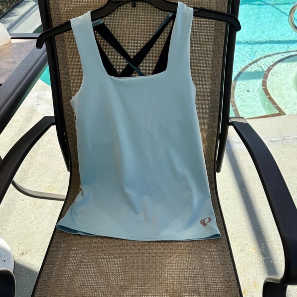 Pearl Izumi Blue Sleeveless Fitted Tank Top